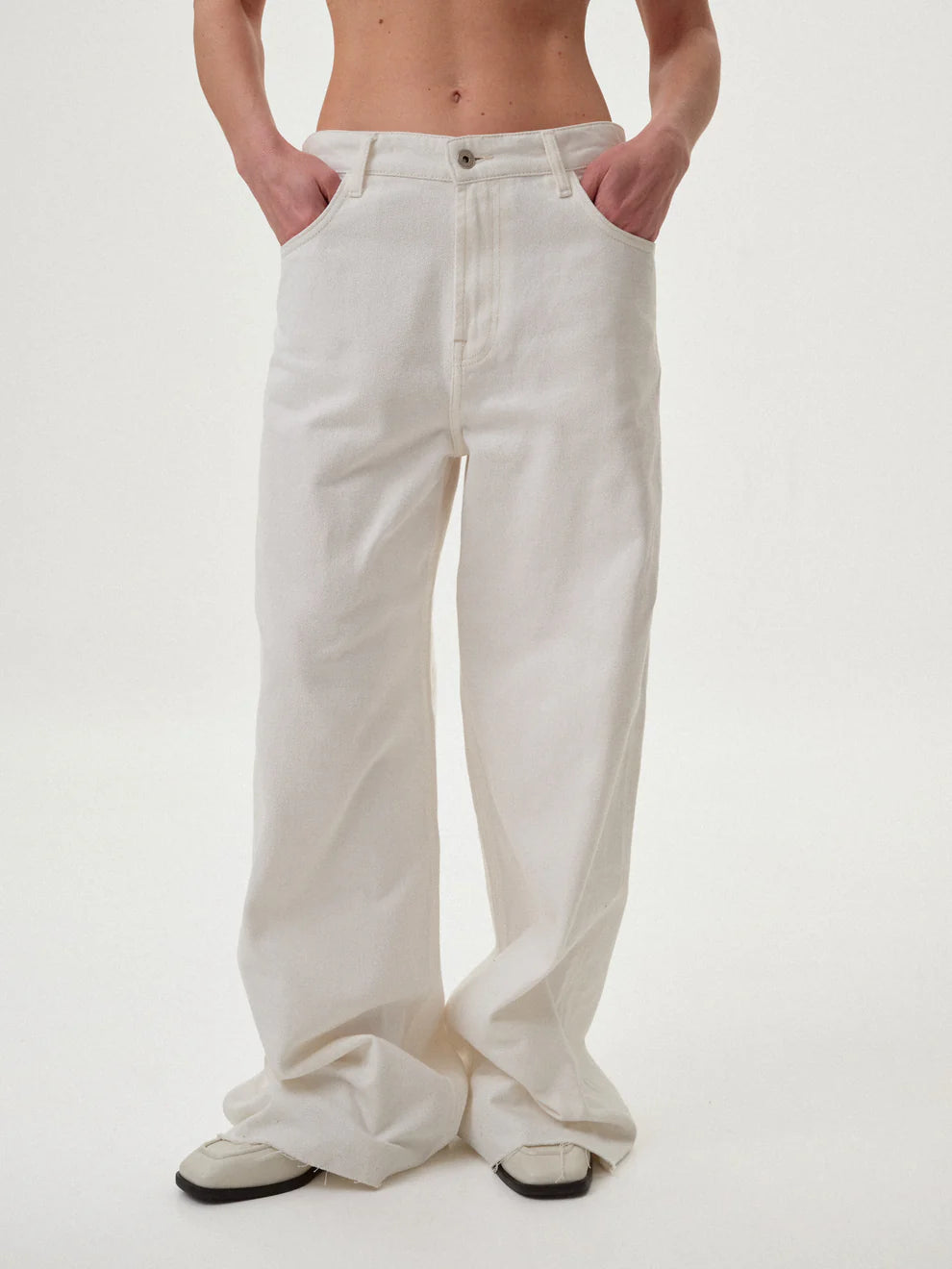 Wide-leg milk jeans