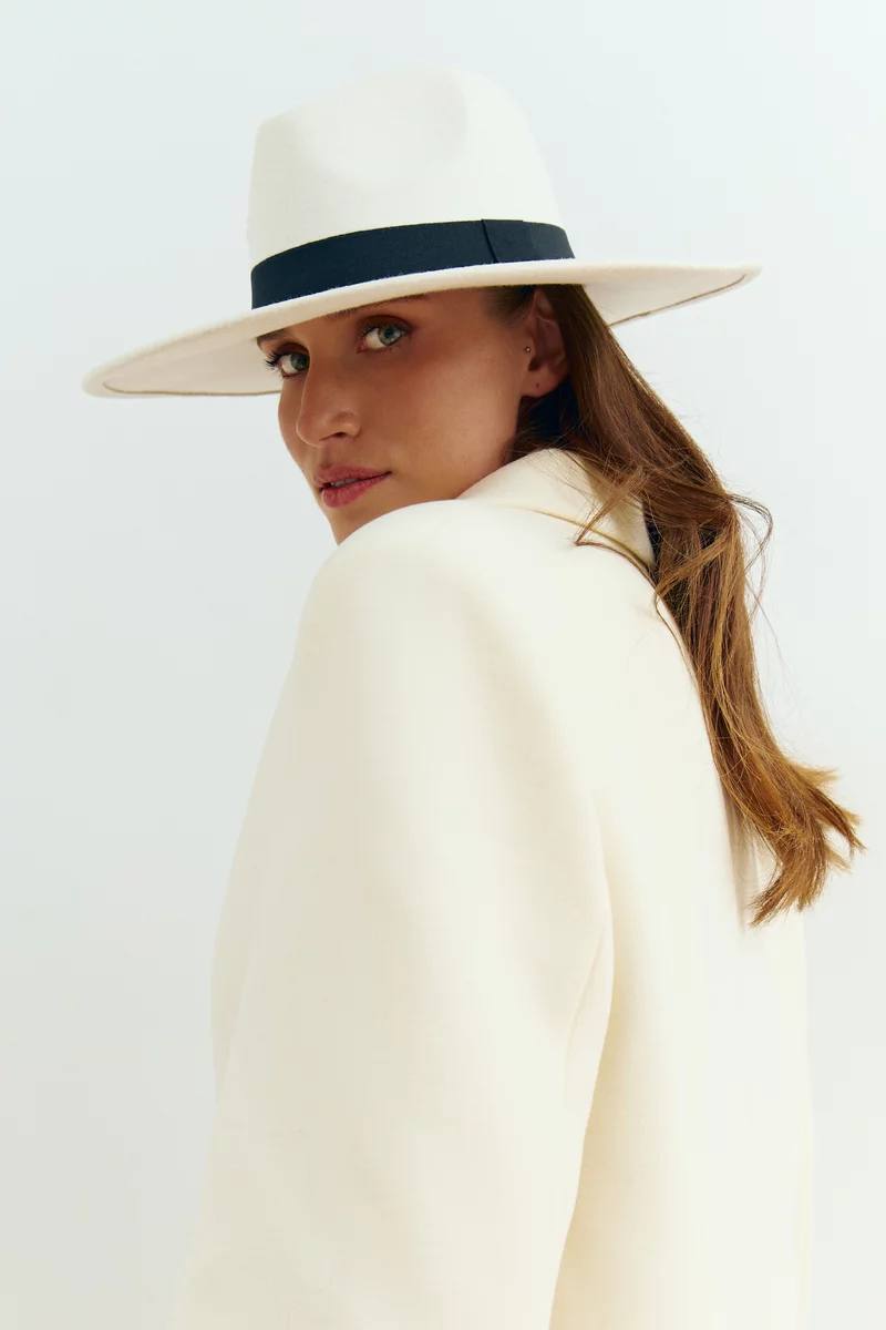 Milk hat with ribbon