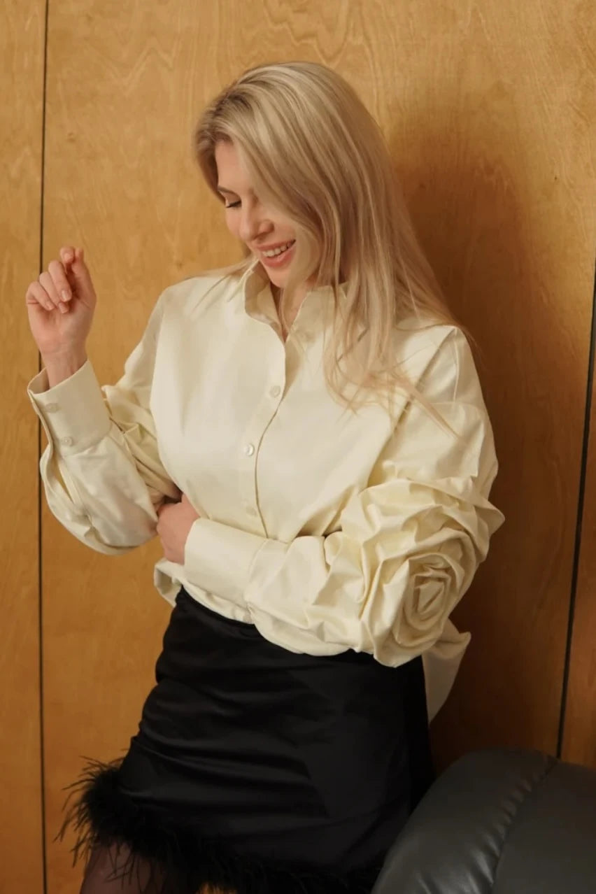 Rose cream shirt with decorated sleeves