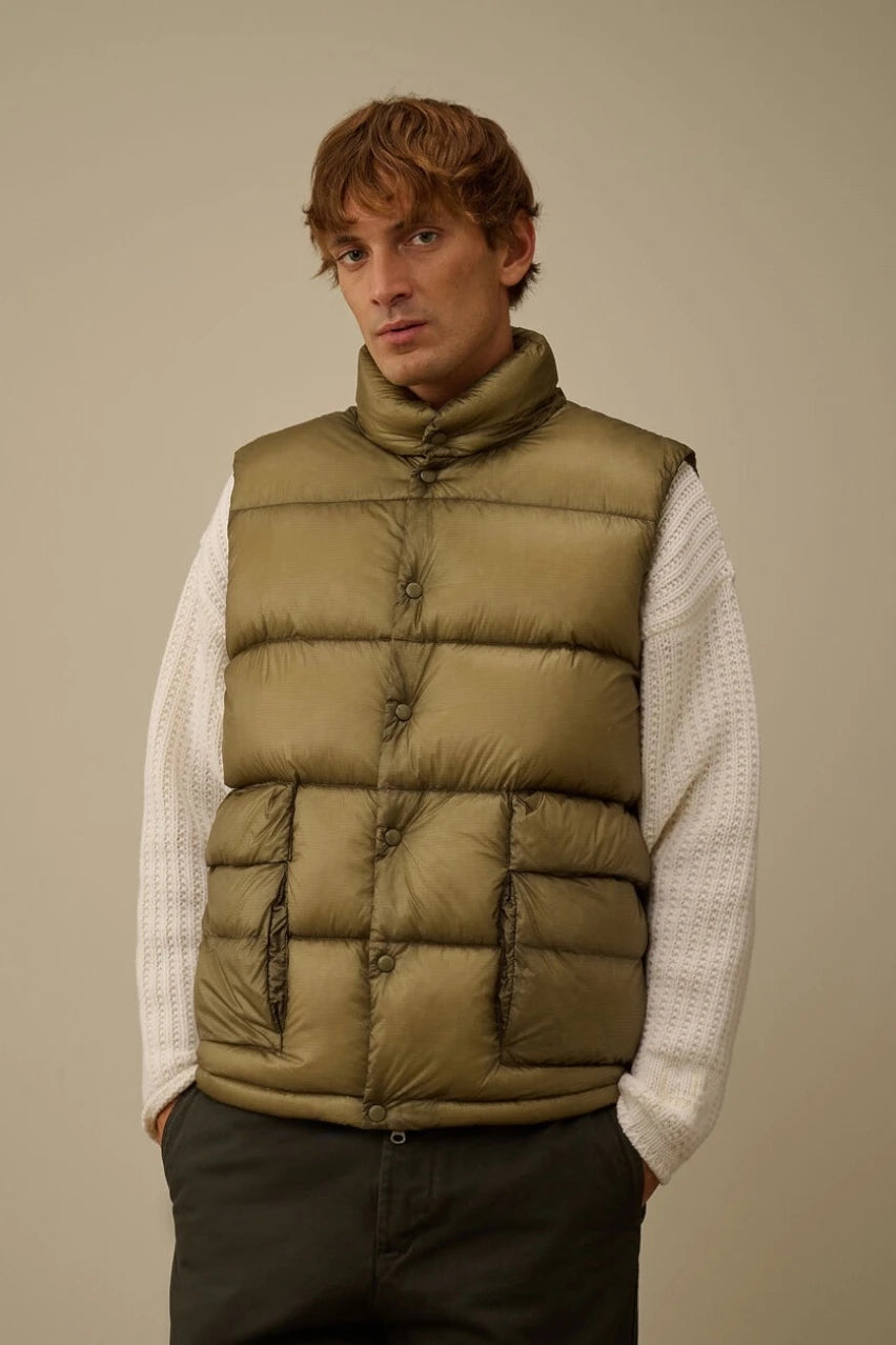 Olive vest in DD-Shell fabric