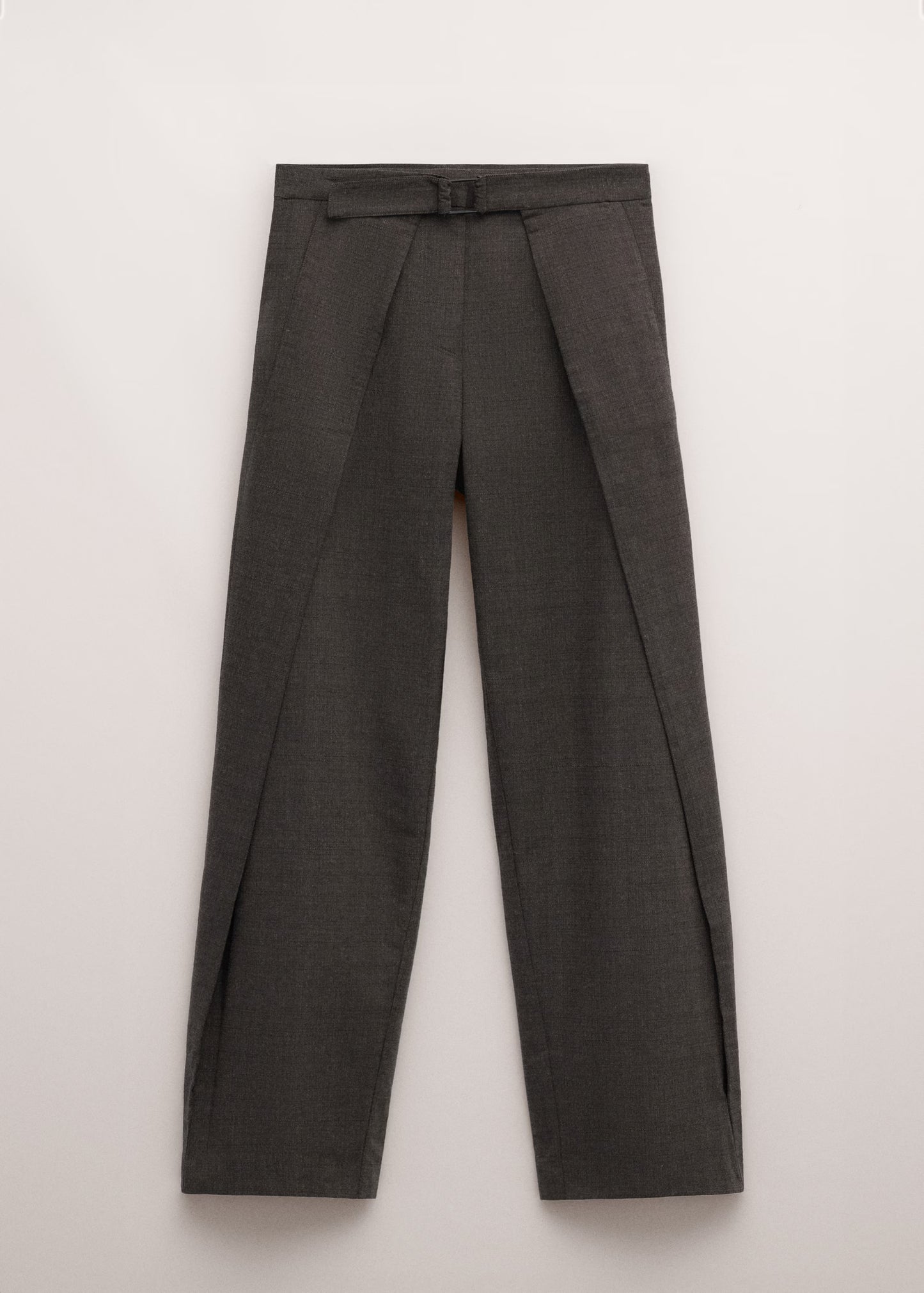 Pleated trousers with belt