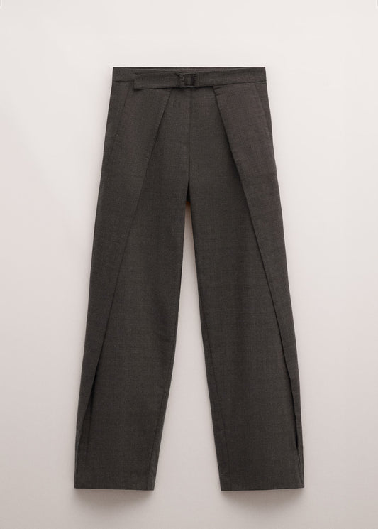 Pleated trousers with belt