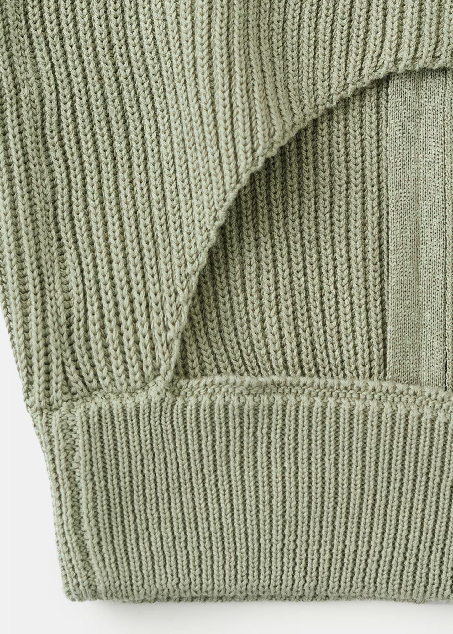Ribbed knitted top with zip