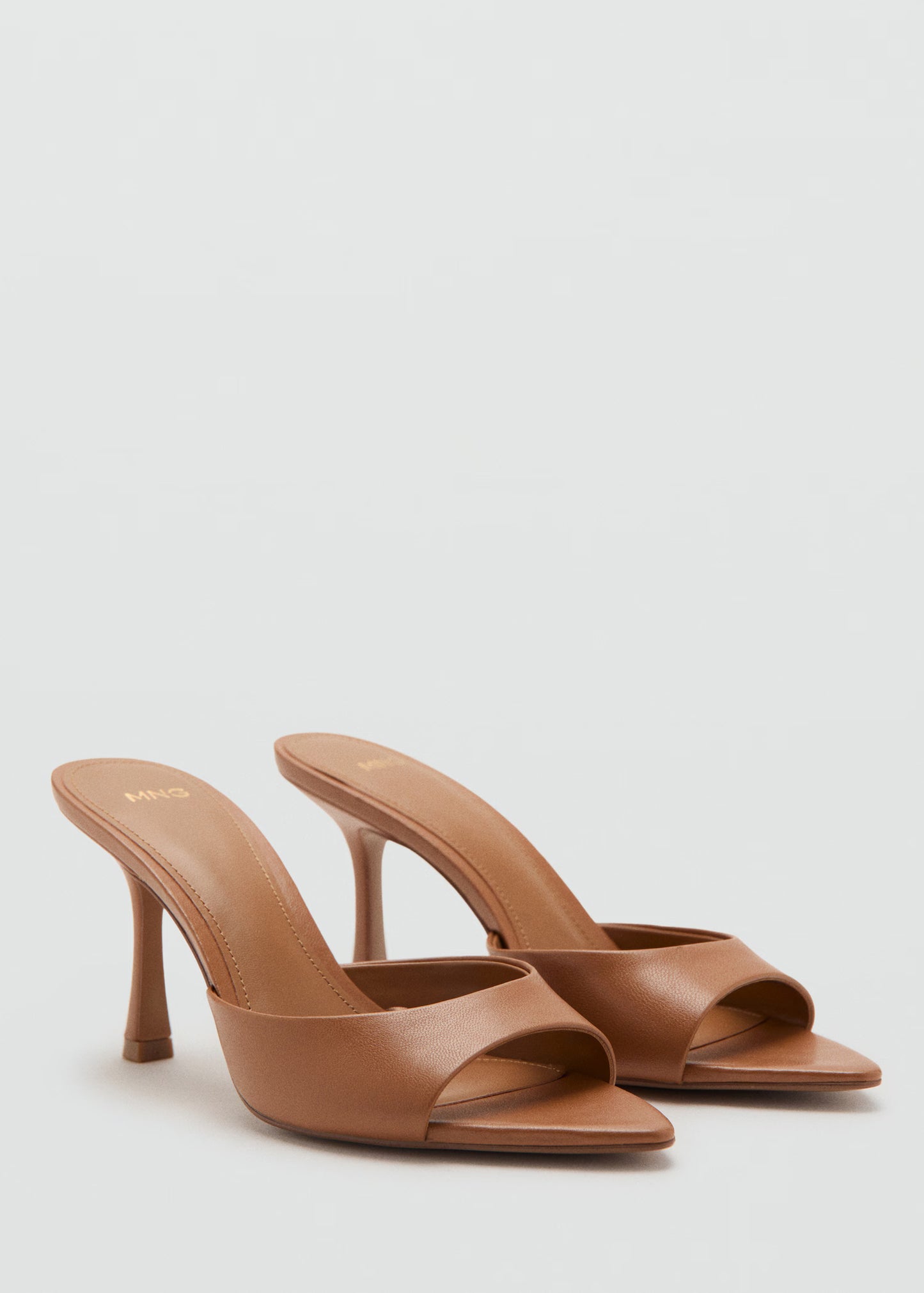 Pointed heel sandals