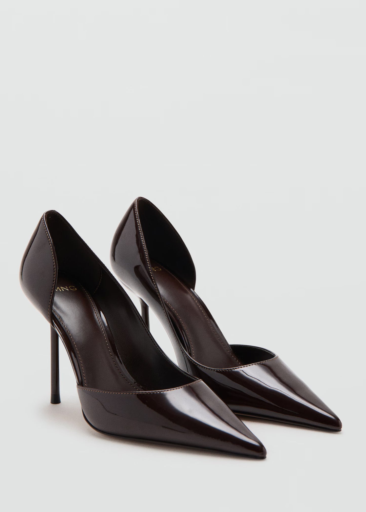 Asymmetrical patent leather court shoes