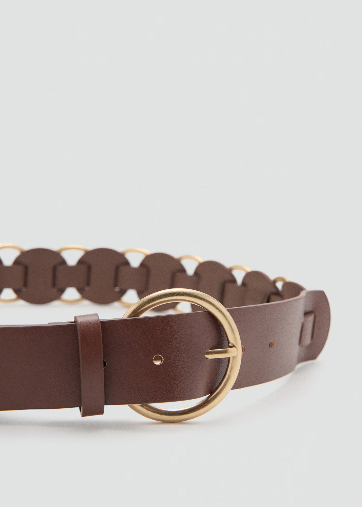 Rounded buckle belt