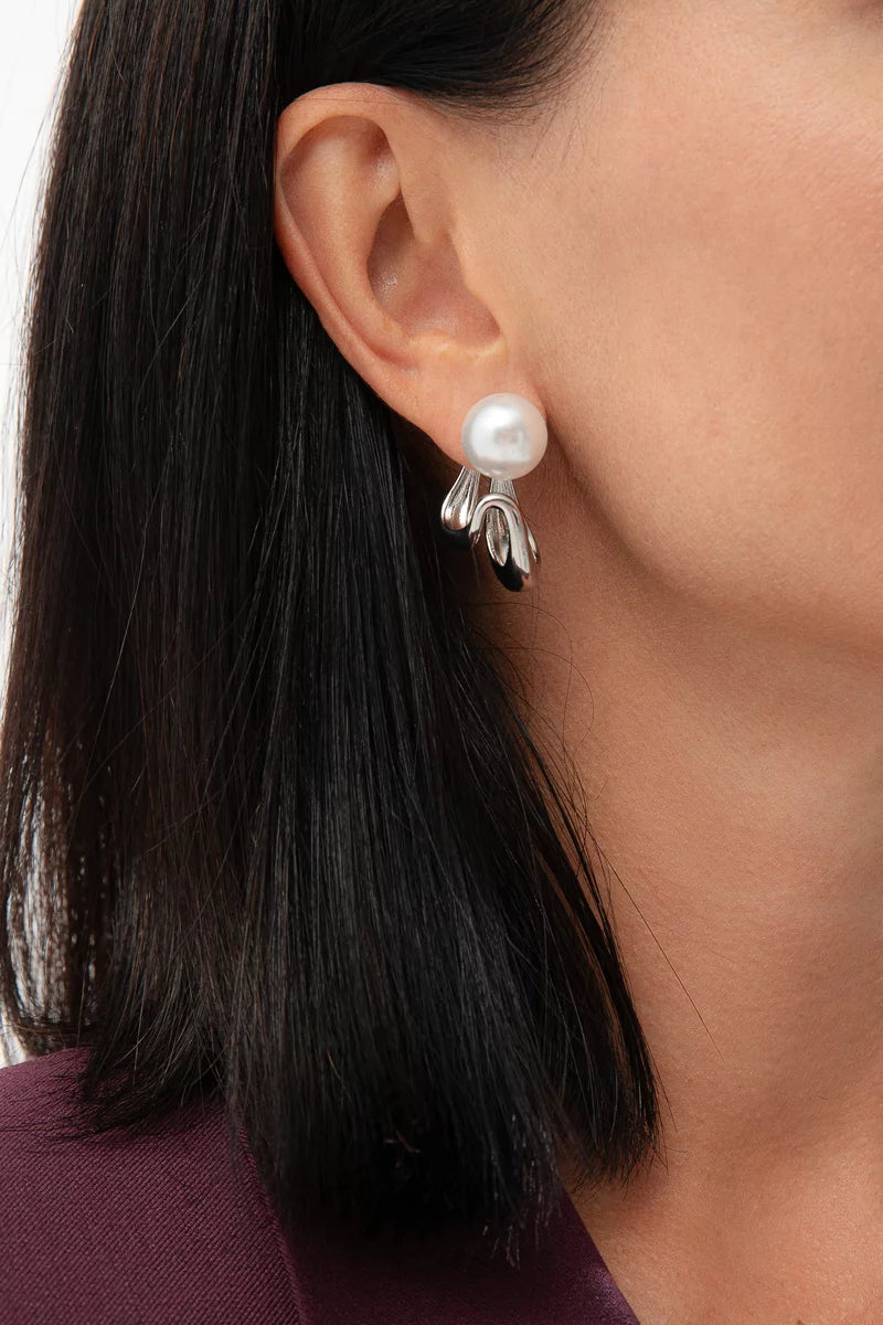 Silver earrings with a pearl clasp