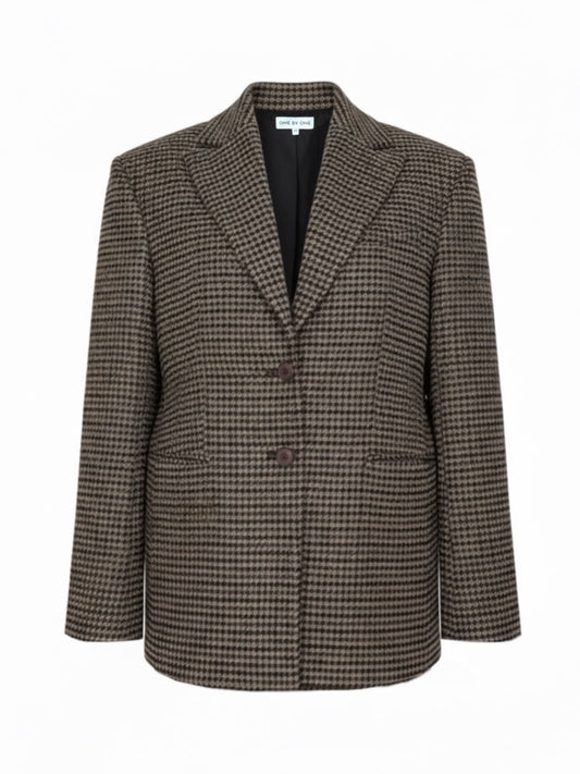 Brown straight-cut jacket with broad shoulders