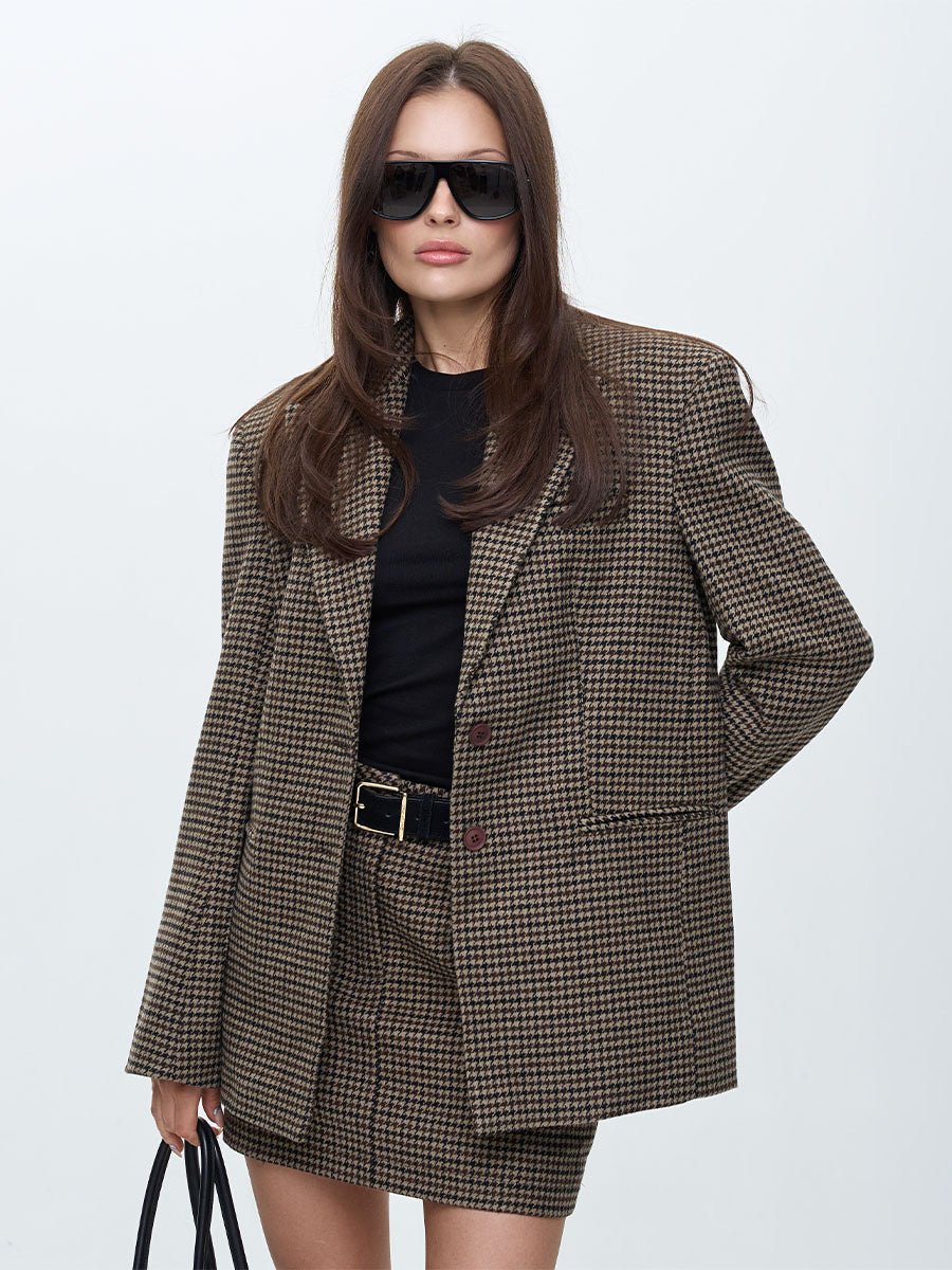 Brown straight-cut jacket with broad shoulders