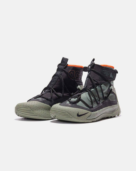 Nike massive sneakers